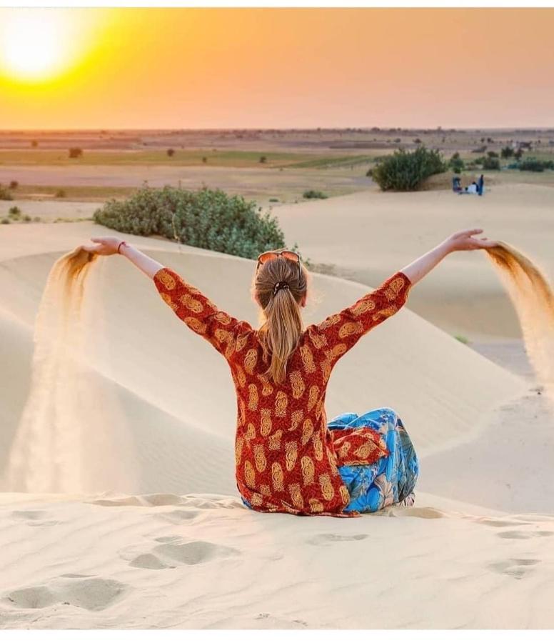 Golden Sandstone Hotel Desert Safari Campジャイサルメール エクステリア 写真