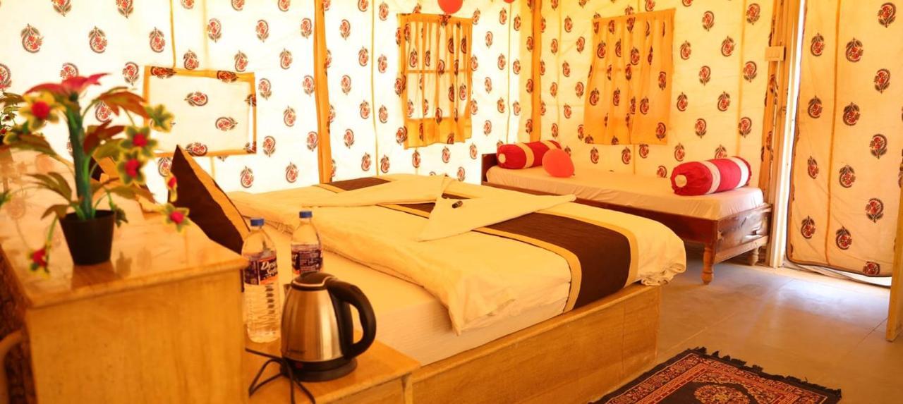 Golden Sandstone Hotel Desert Safari Campジャイサルメール エクステリア 写真
