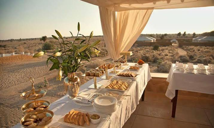Golden Sandstone Hotel Desert Safari Campジャイサルメール エクステリア 写真